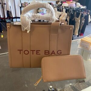 Elegant Tan Tote Bag with Wallet